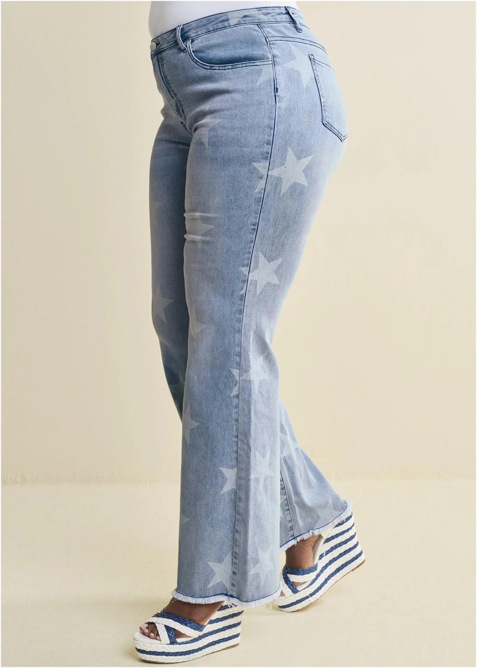 Mid-Rise Star Flare Jeans - Light Wash - Image 10