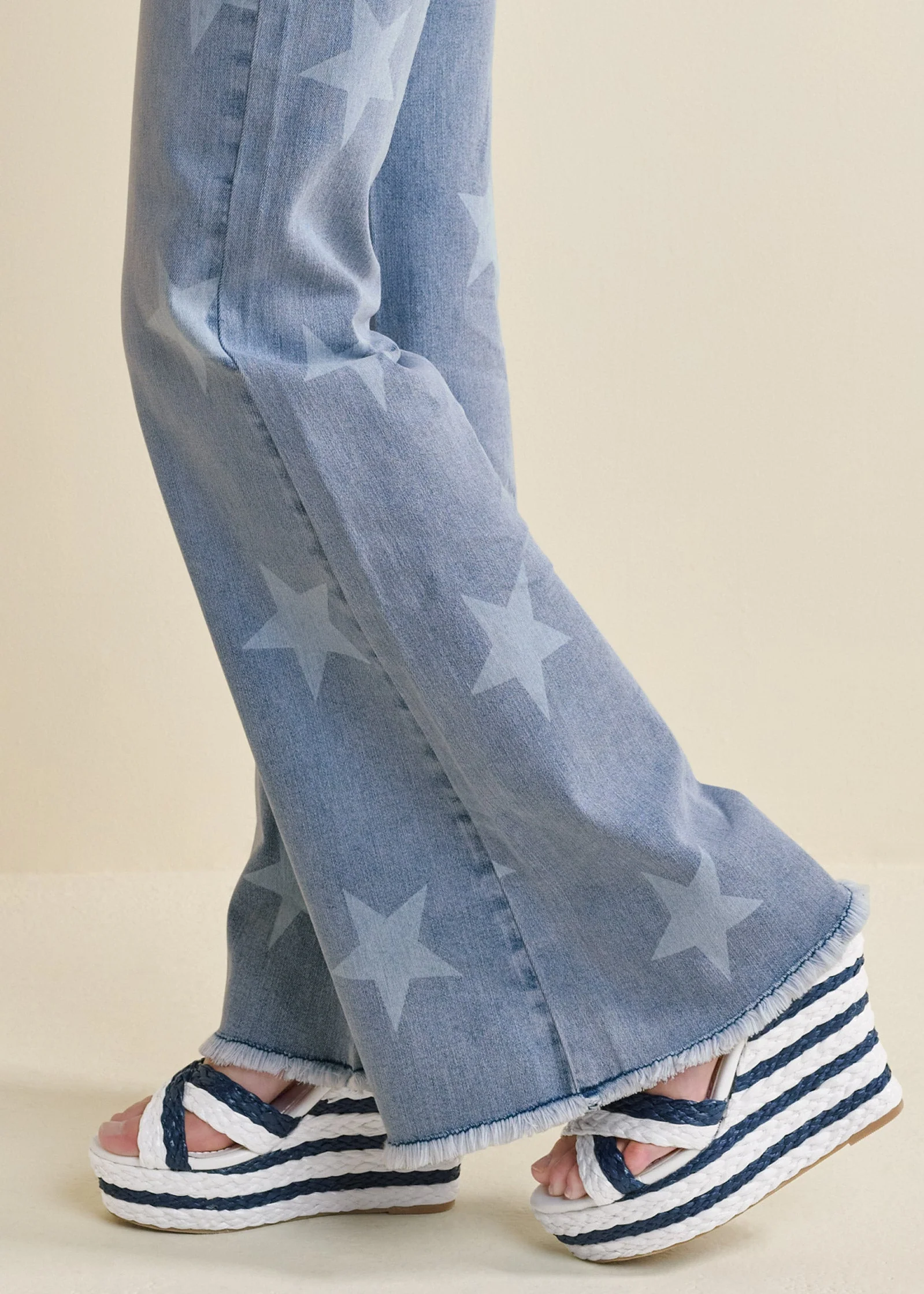Mid-Rise Star Flare Jeans - Light Wash - Image 6