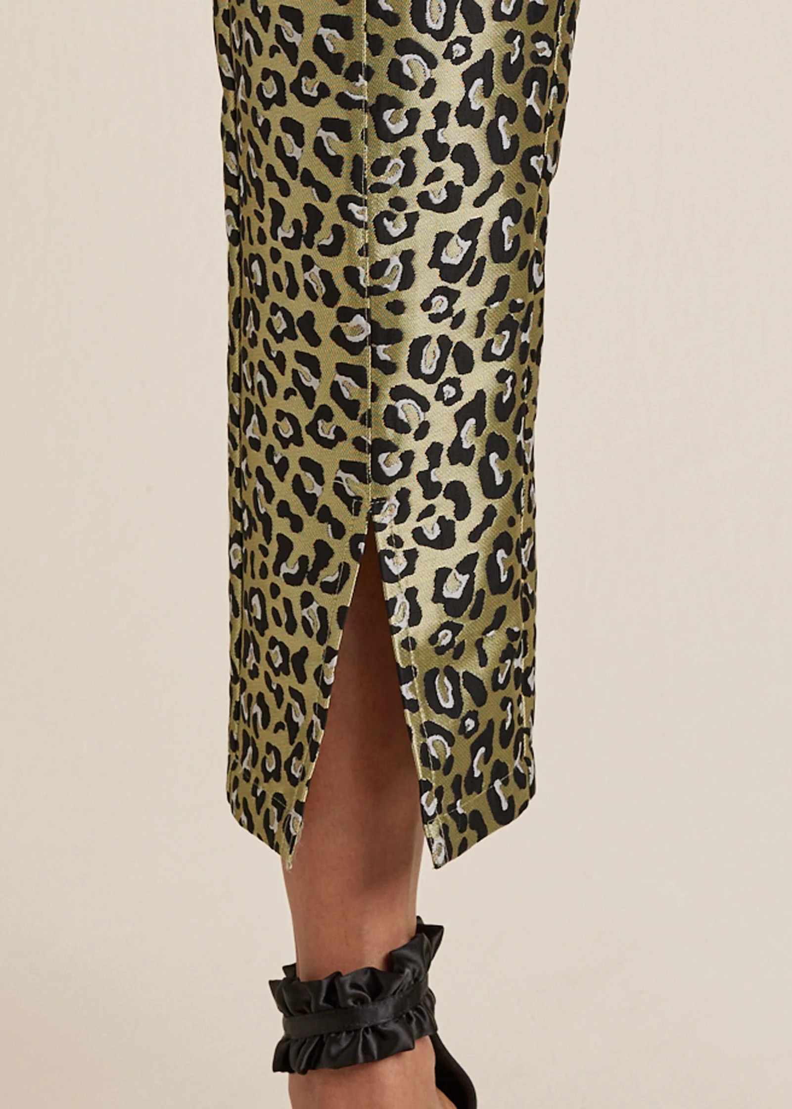 Jacquard Slit Hem Pants - Black & Gold - Image 4