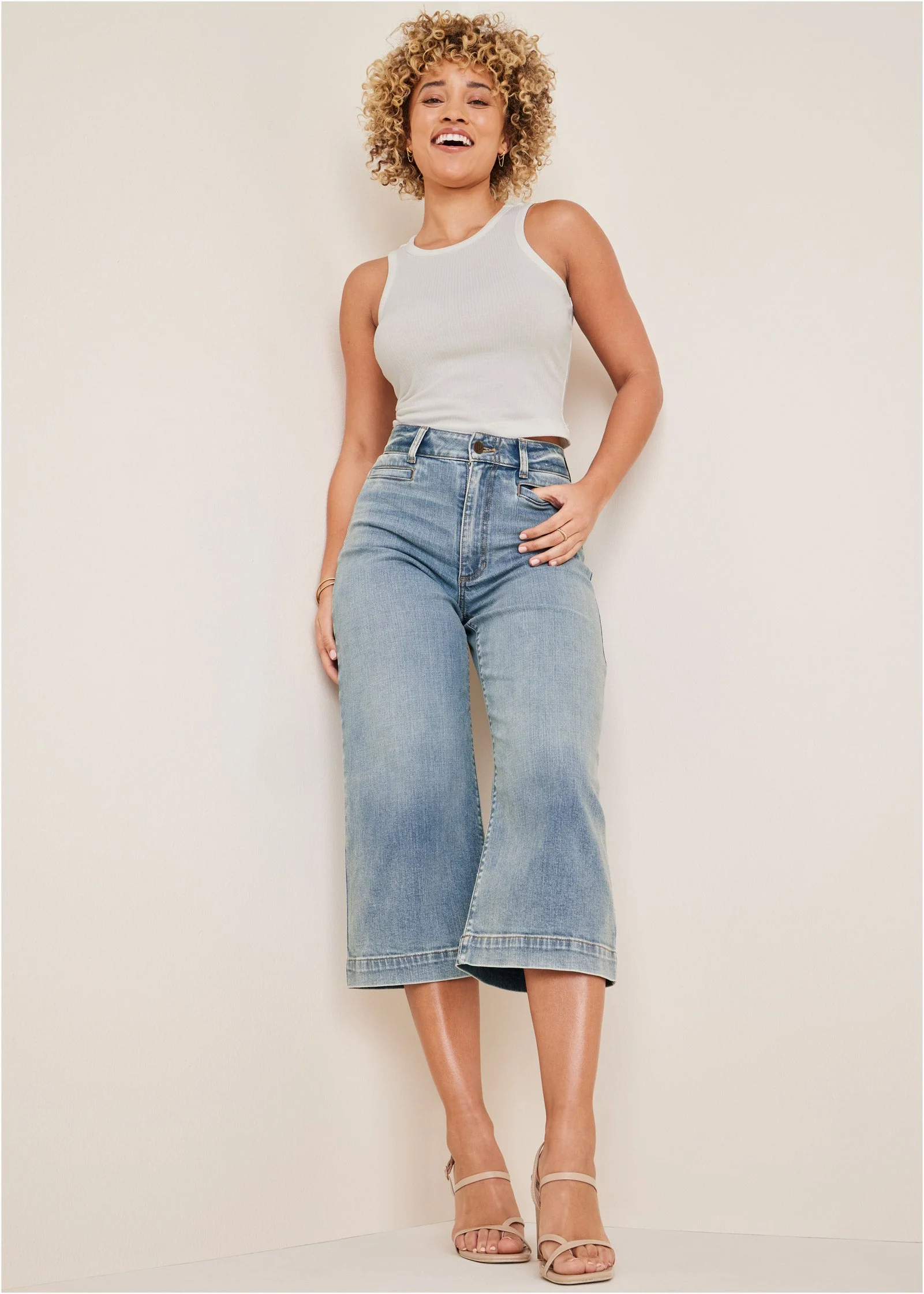 Sophia Wide Leg Crop Jeans - Light Wash - Image 8
