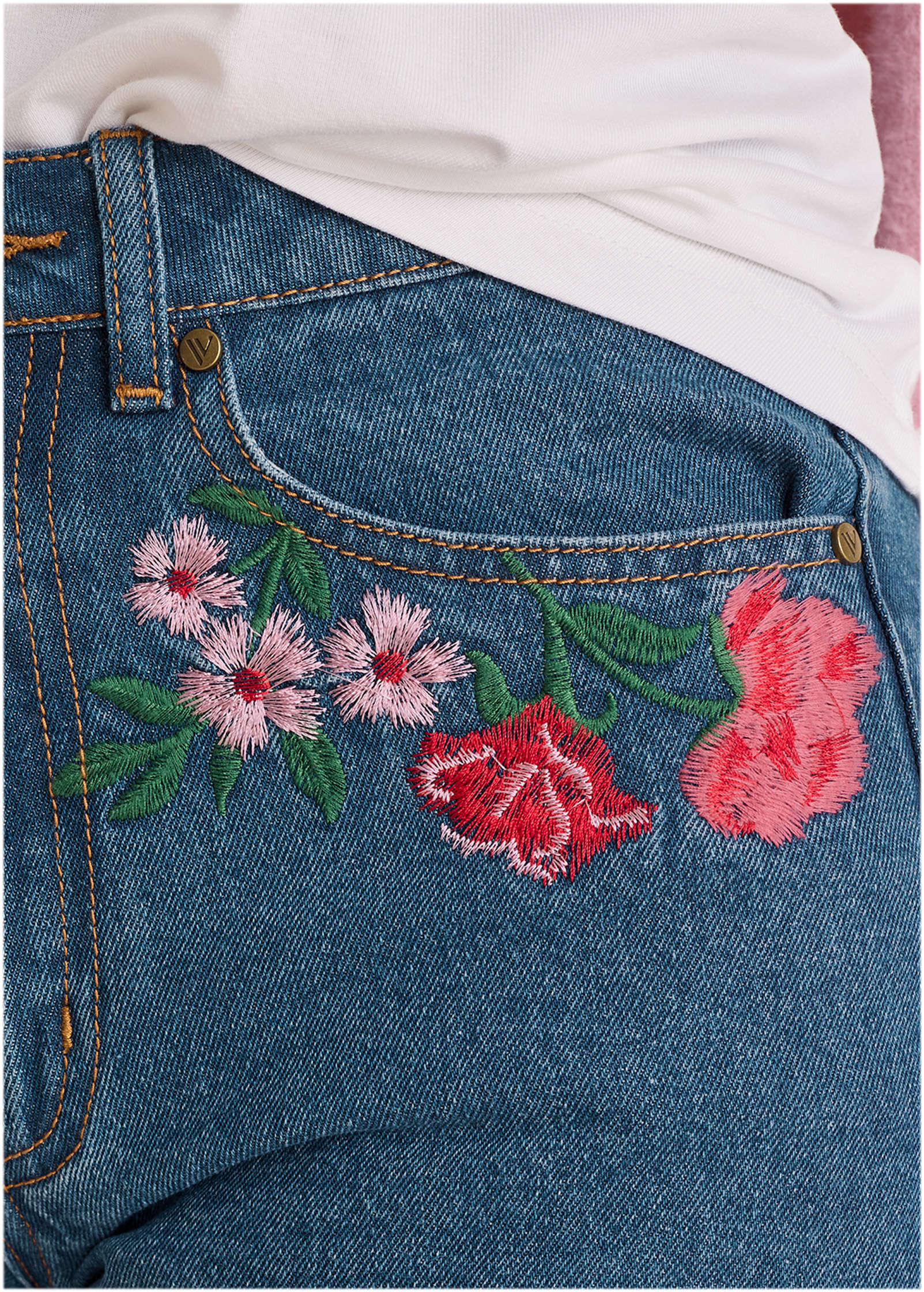 Embroidred Flower Short - Medium Wash - Image 6